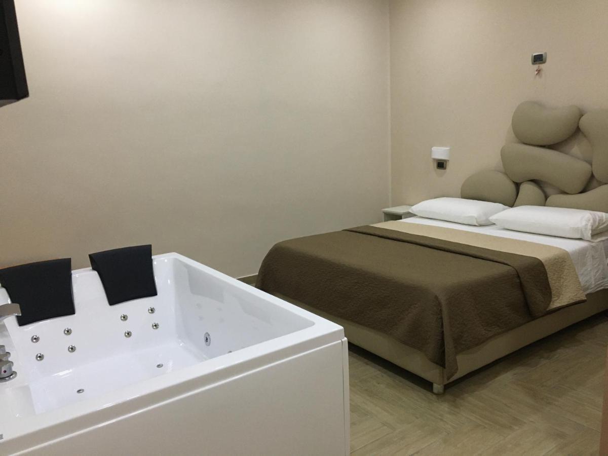 Dei Gerolomini Hotel Наполи Екстериор снимка