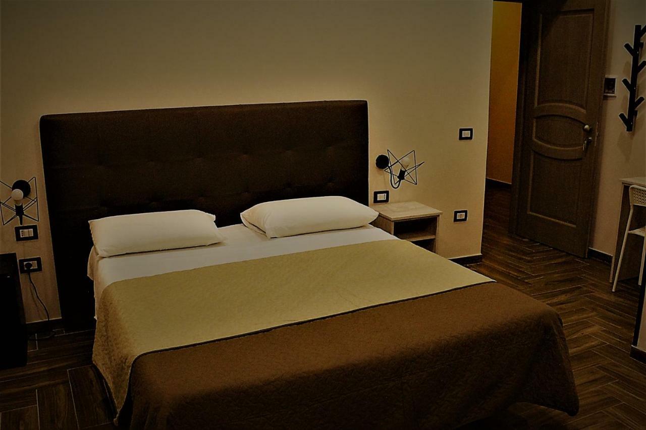 Dei Gerolomini Hotel Наполи Екстериор снимка