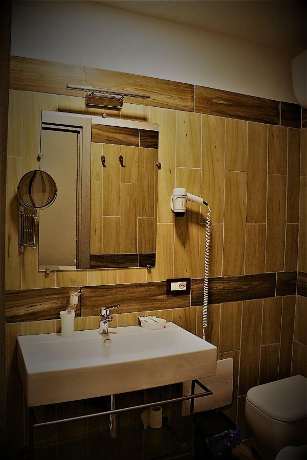 Dei Gerolomini Hotel Наполи Екстериор снимка